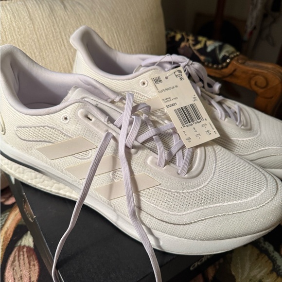 Adidas Women's White Supernova - new in box with tags - Picture 1 of 4